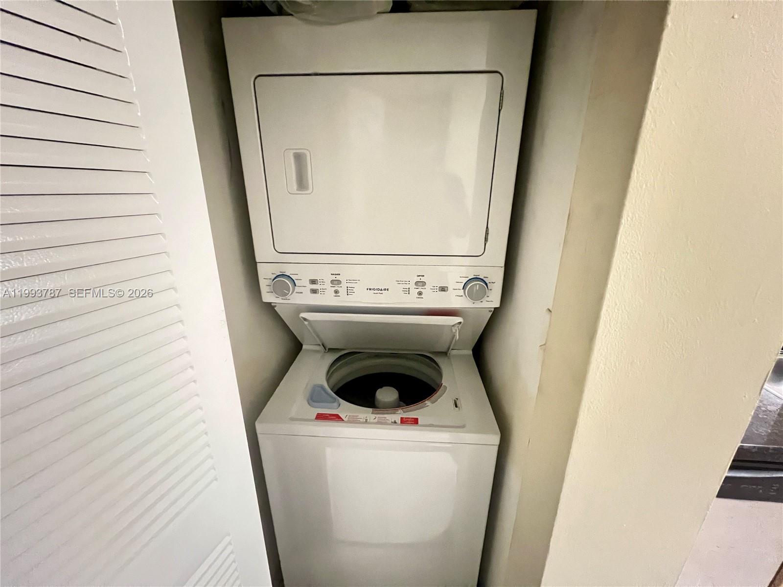 HOLLYWOOD PARC CONDOMINIU - Residential Lease