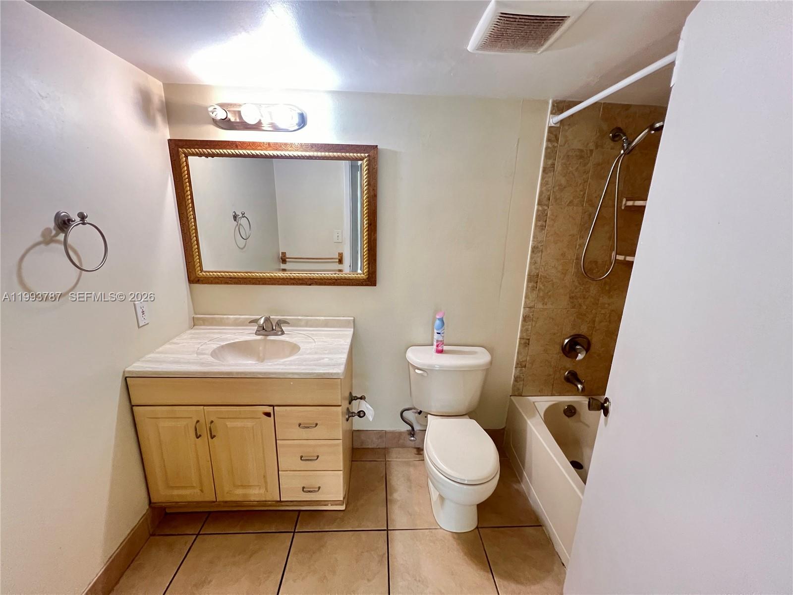 HOLLYWOOD PARC CONDOMINIU - Residential Lease