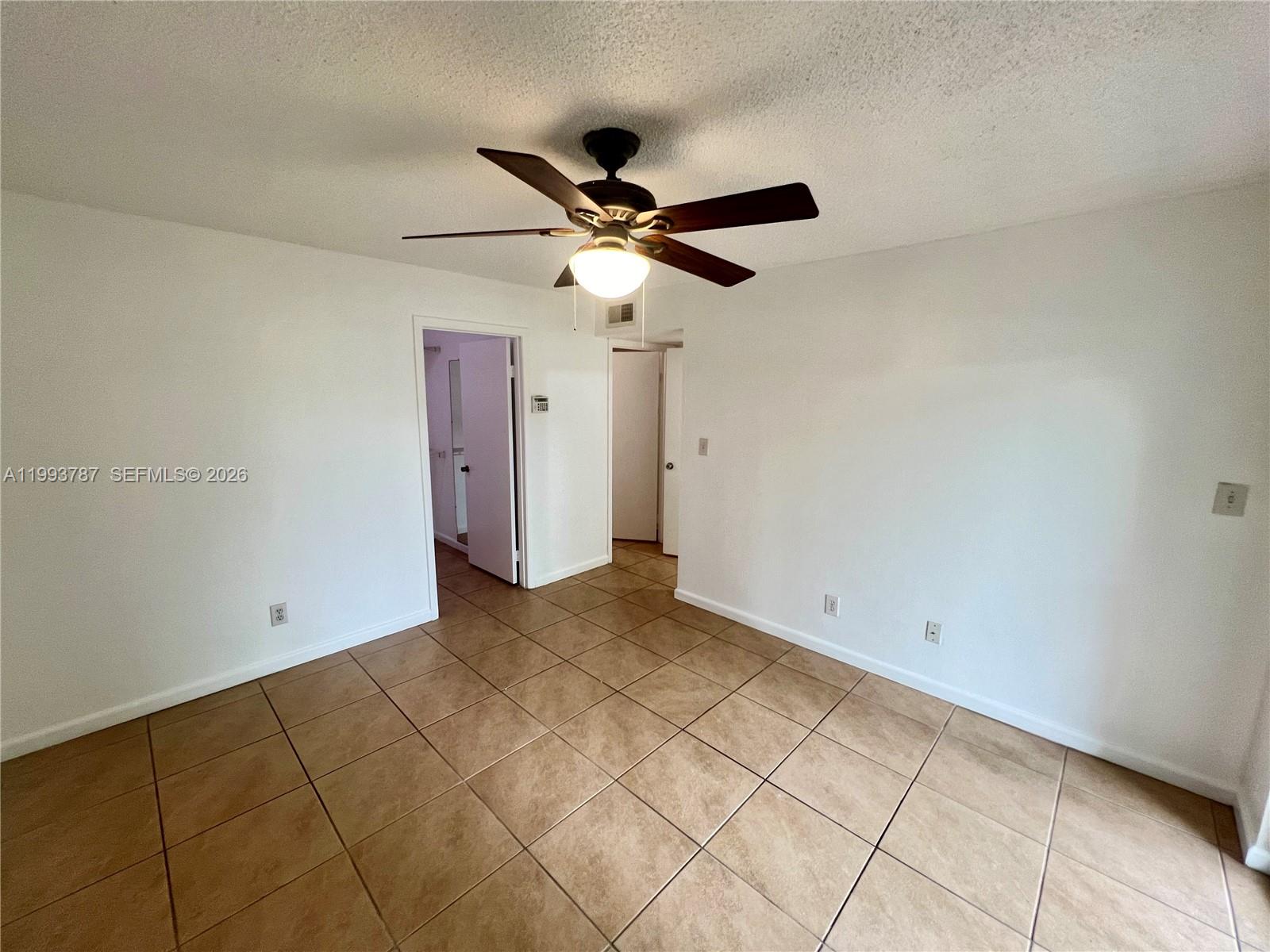 HOLLYWOOD PARC CONDOMINIU - Residential Lease