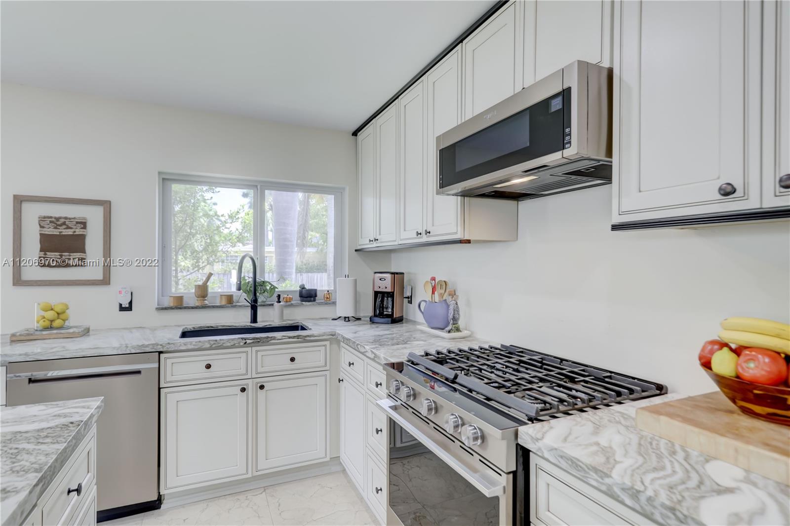 HOLLYWOOD LAKES SEC - Residential