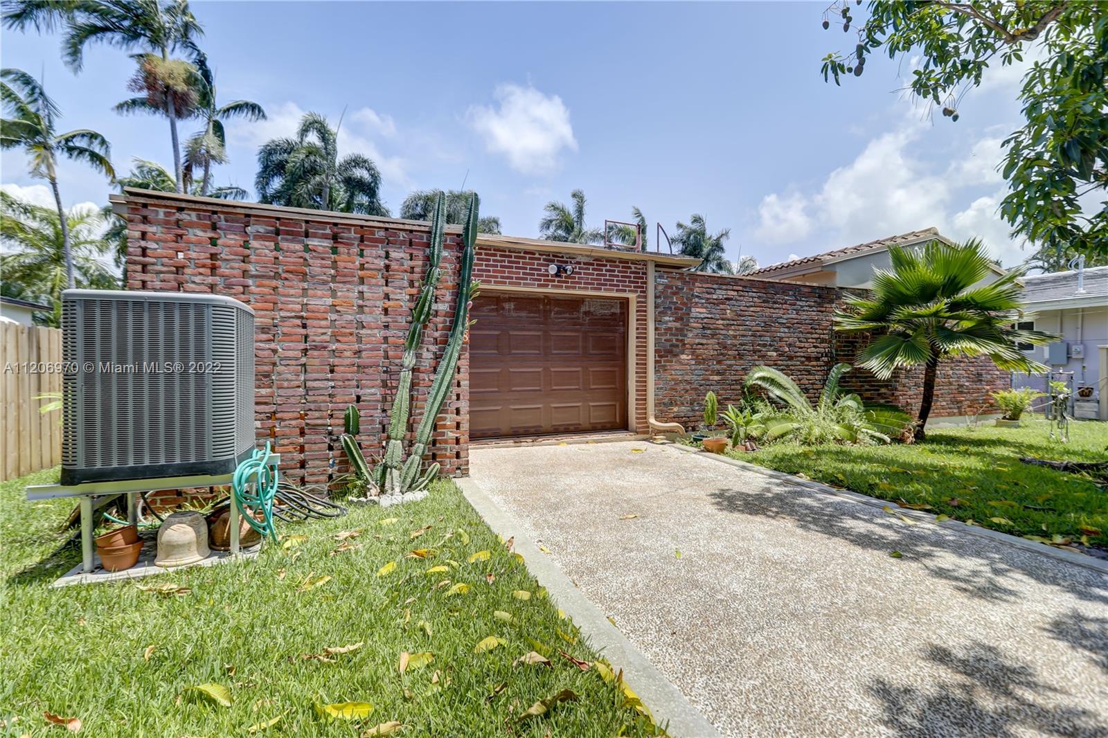 HOLLYWOOD LAKES SEC - Residential