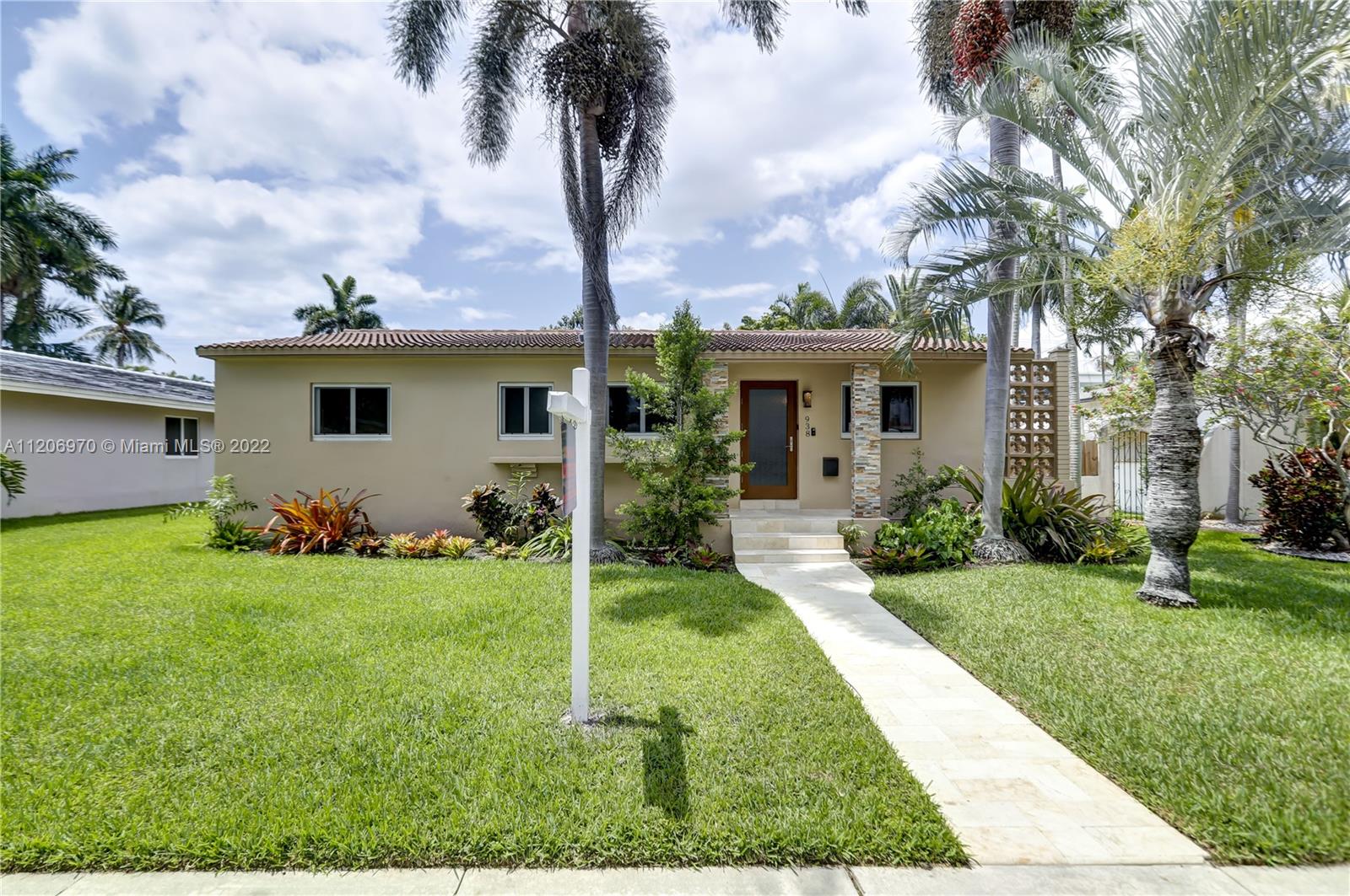 HOLLYWOOD LAKES SEC - Residential