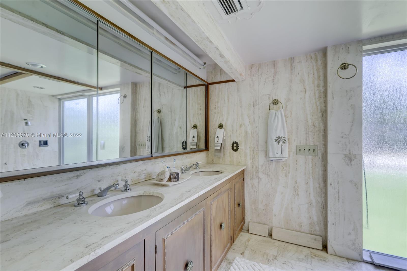 HOLLYWOOD LAKES SEC - Residential