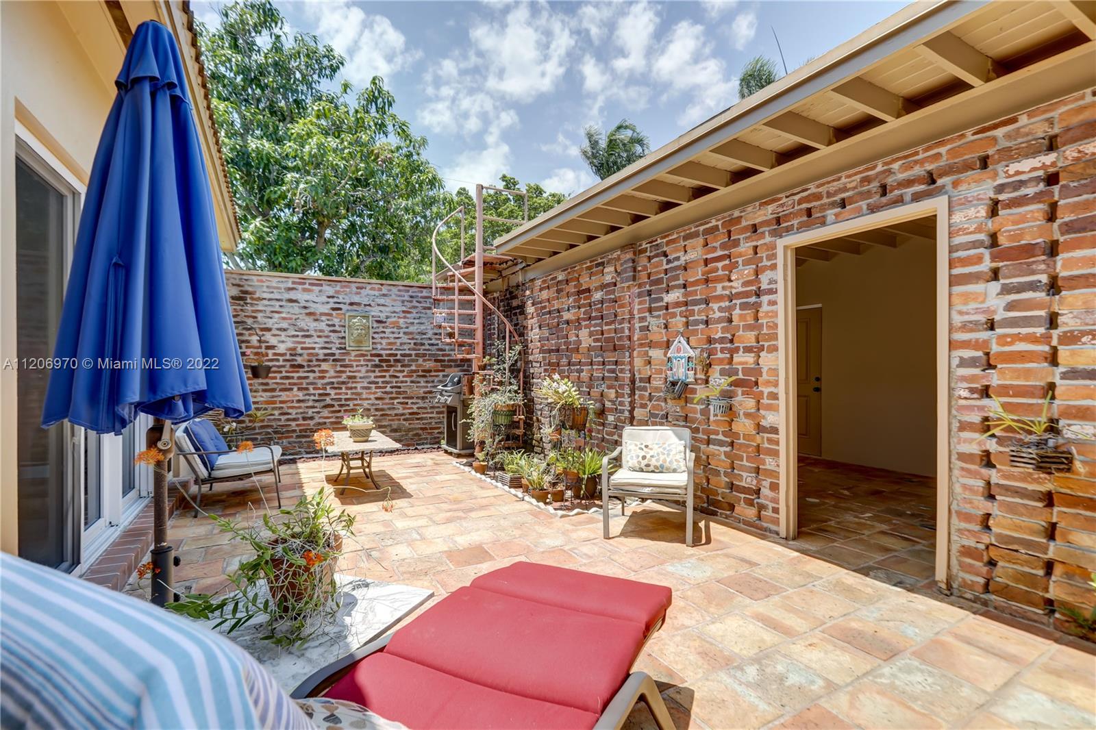 HOLLYWOOD LAKES SEC - Residential
