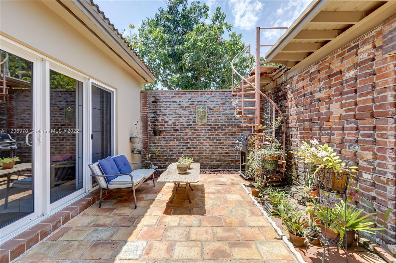 HOLLYWOOD LAKES SEC - Residential