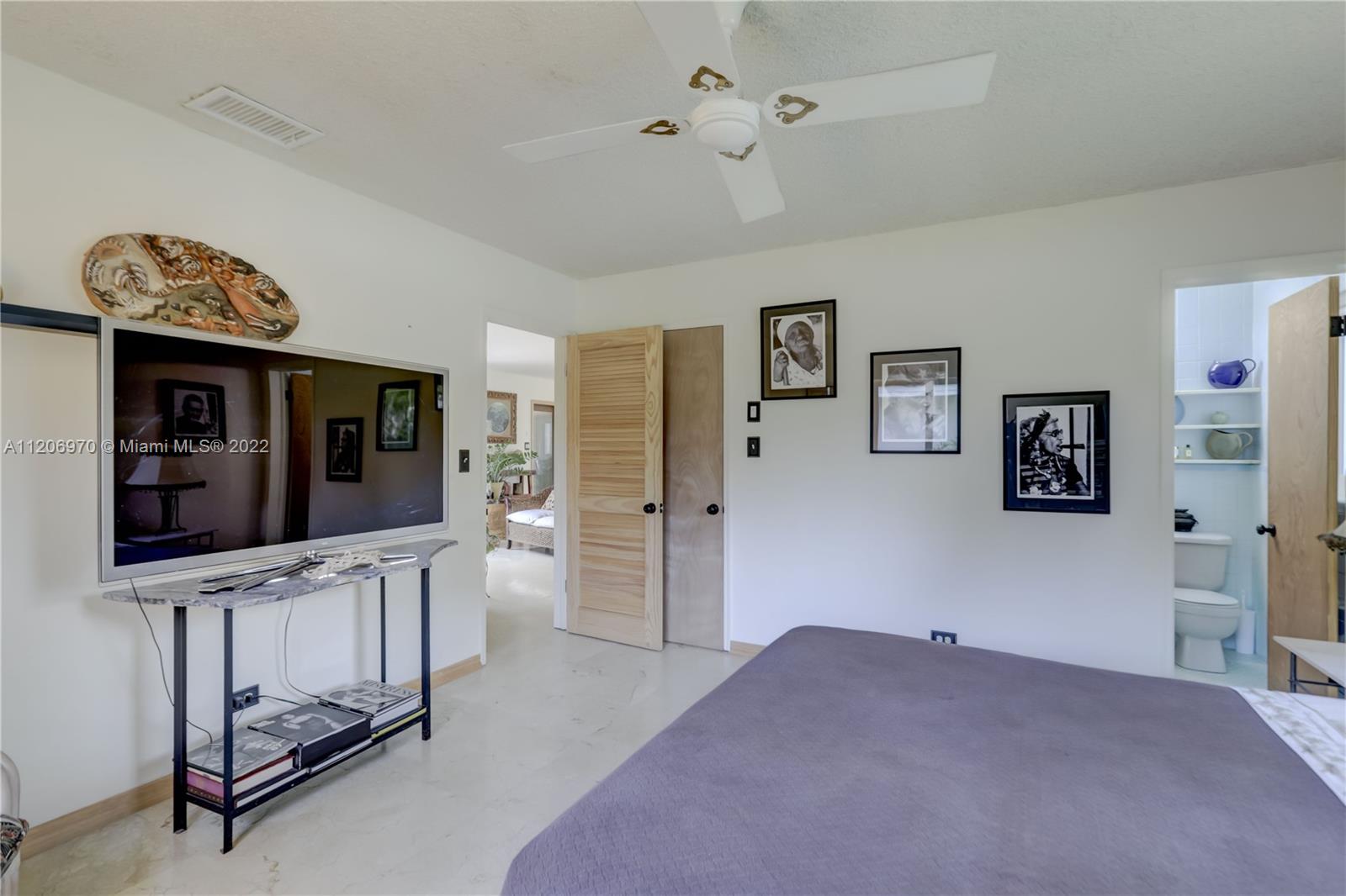 HOLLYWOOD LAKES SEC - Residential