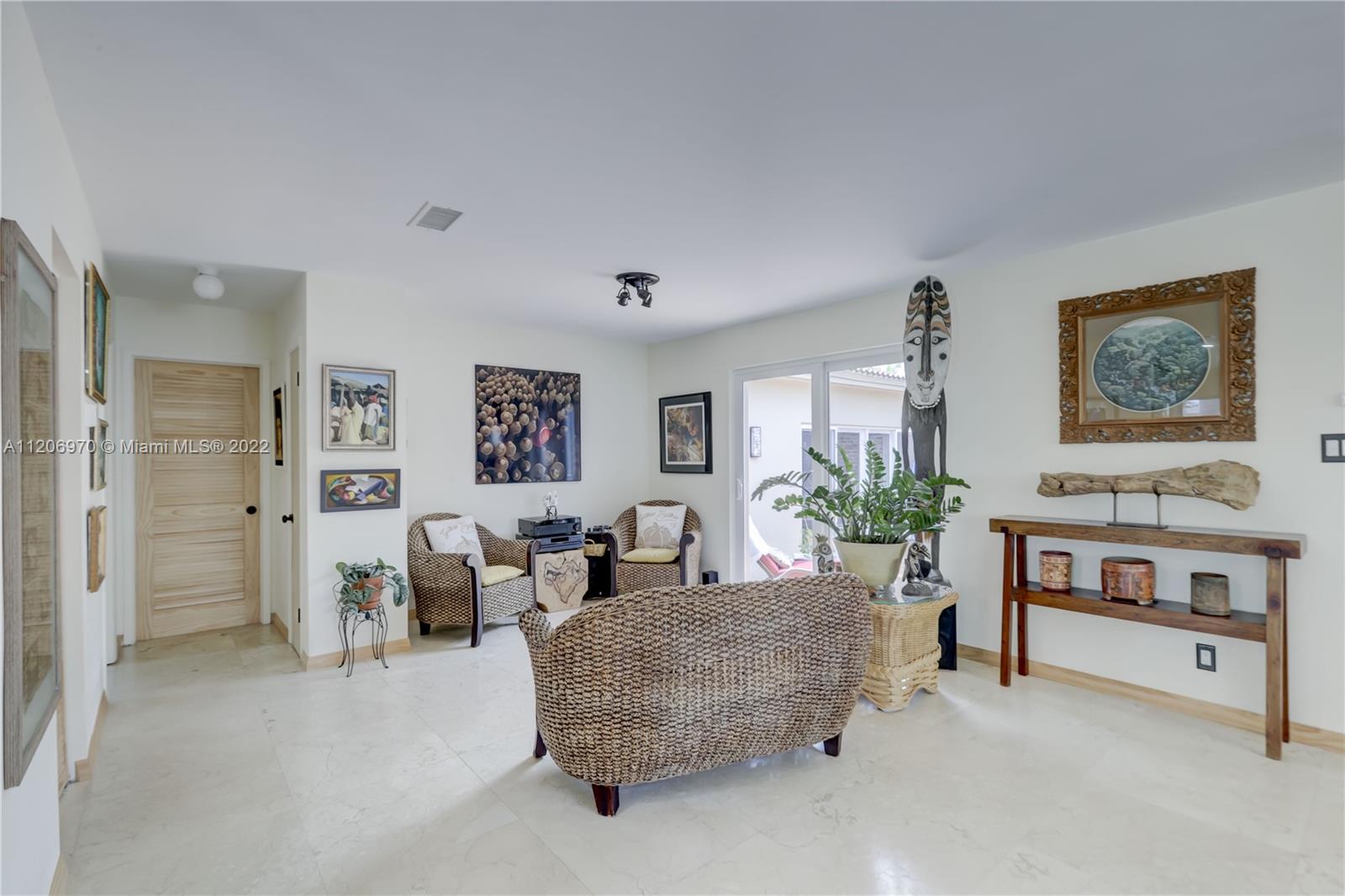 HOLLYWOOD LAKES SEC - Residential