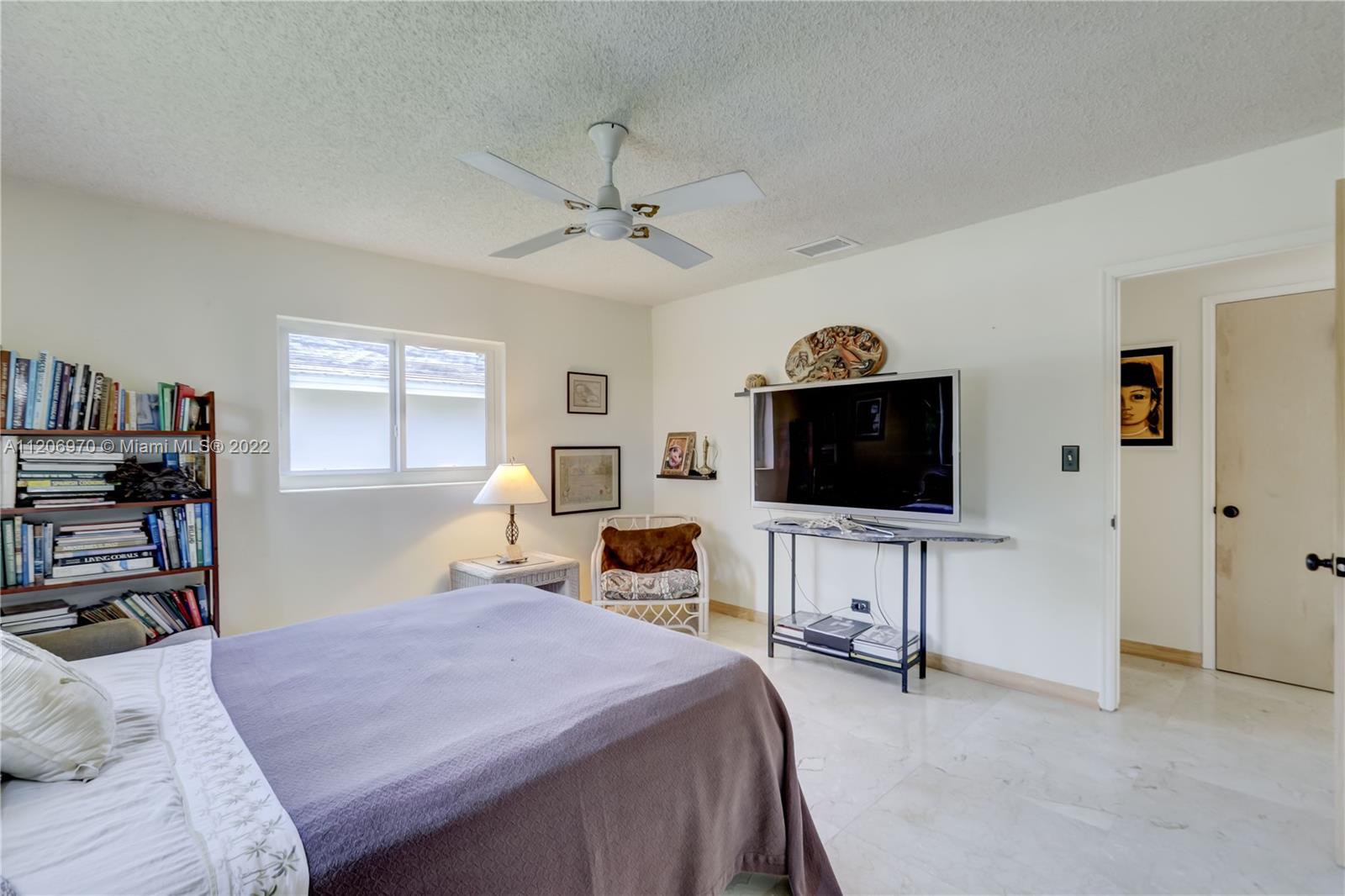 HOLLYWOOD LAKES SEC - Residential