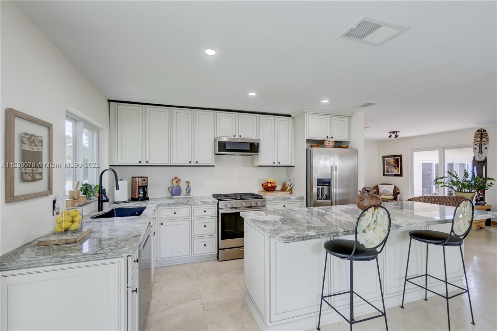 HOLLYWOOD LAKES SEC - Residential