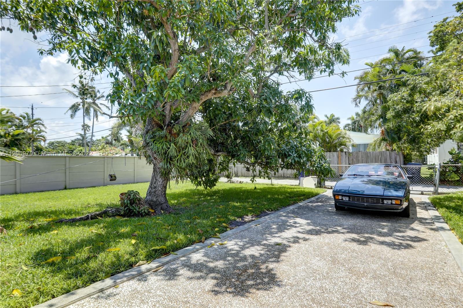 HOLLYWOOD LAKES SEC - Residential