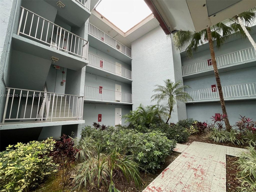 Photo of 605 S Pine Island Rd #203A, Plantation, FL 33324 (MLS # A11733070)