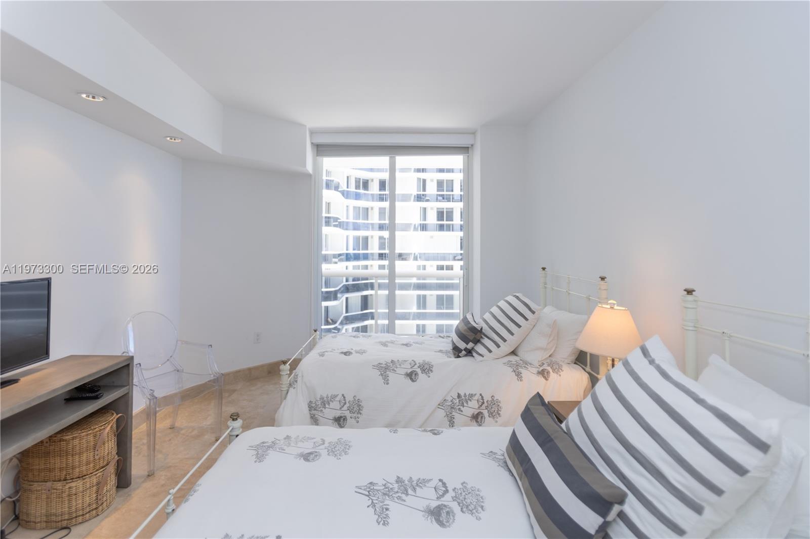 SOLIMAR CONDO - Residential