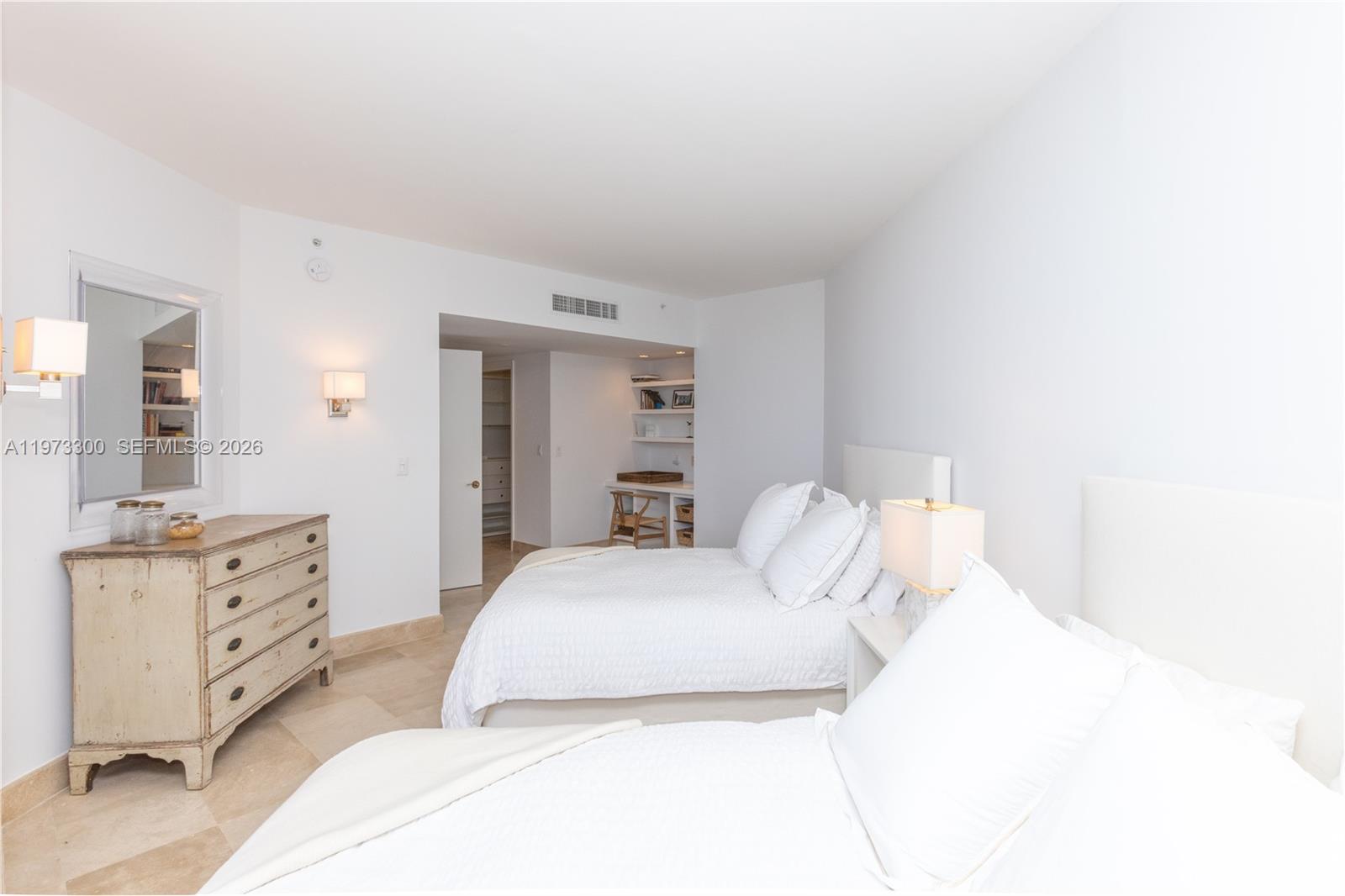 SOLIMAR CONDO - Residential