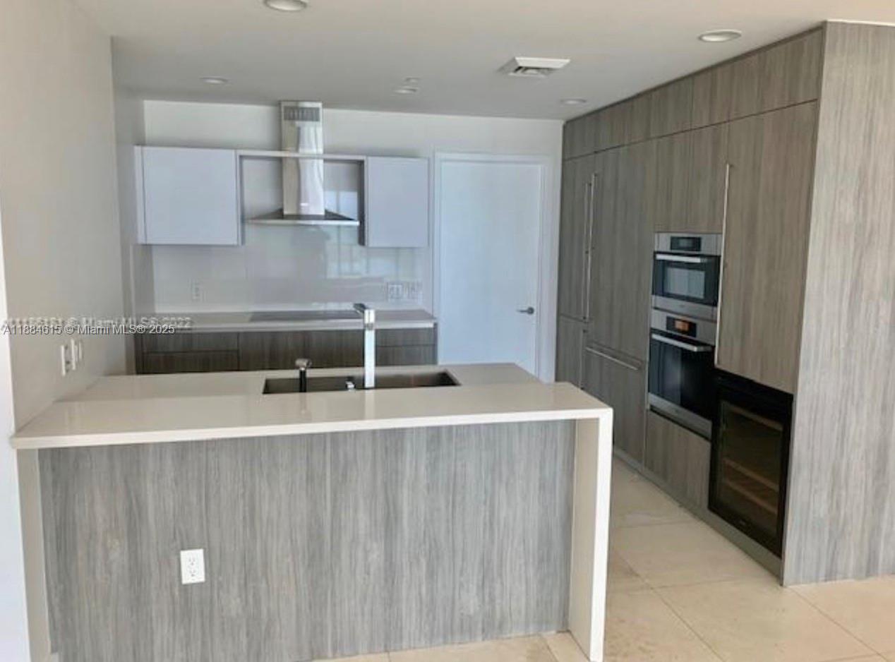 OCEANA KEY BISCAYNE CONDO - Residential Lease