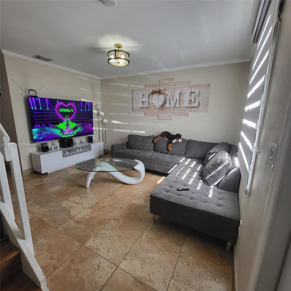 2 bedrooms, 1 full and 2 half baths centrally located. 2 parking Space. It wont last!!