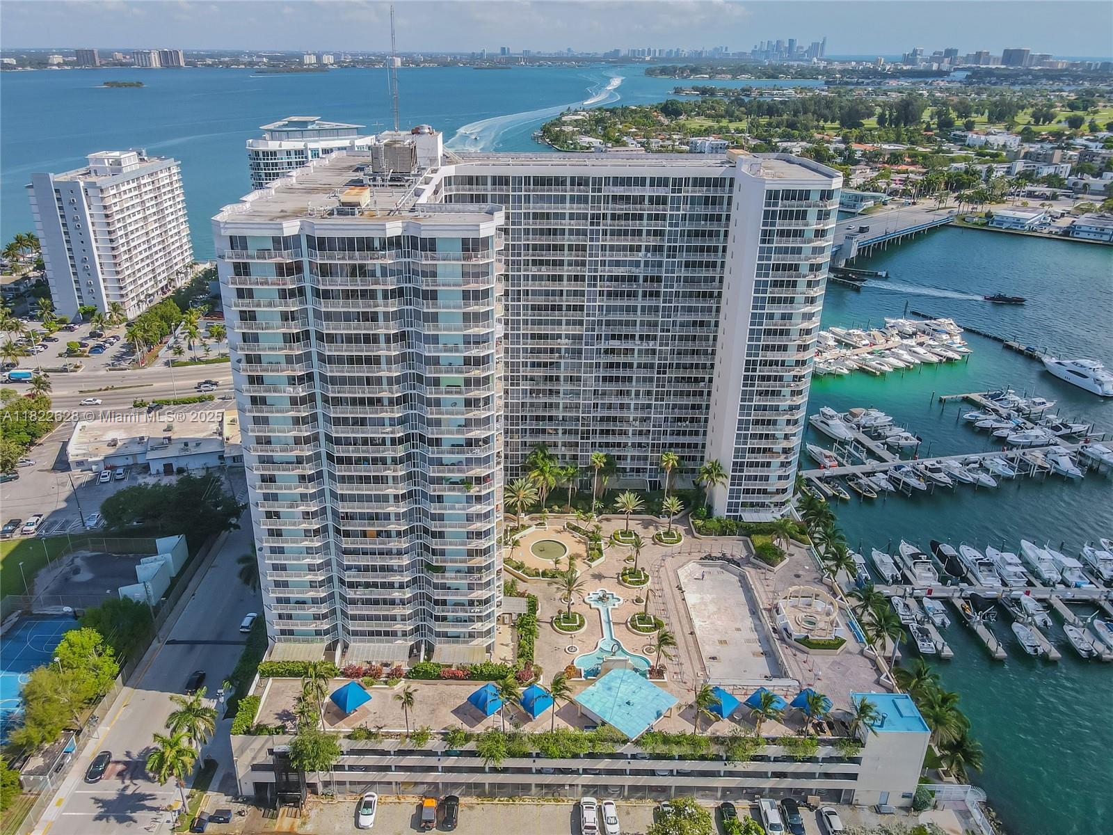 7601 E Treasure Dr PH112