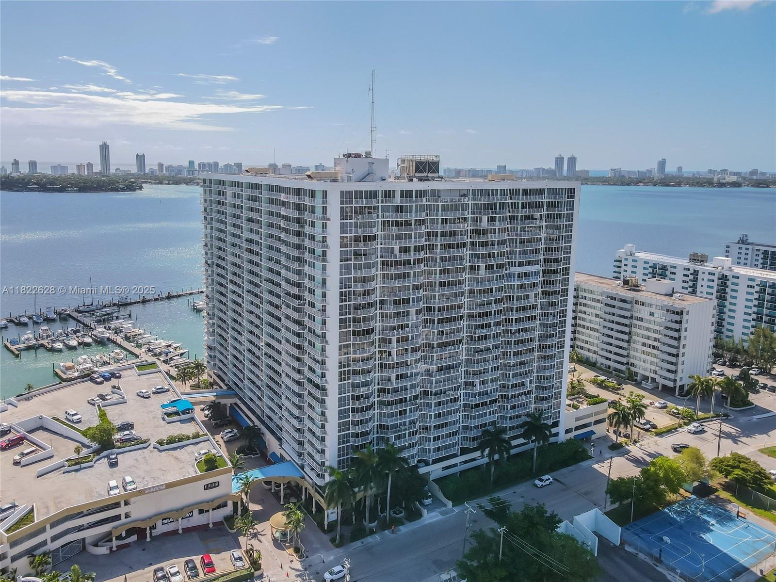 7601 E Treasure Dr PH112