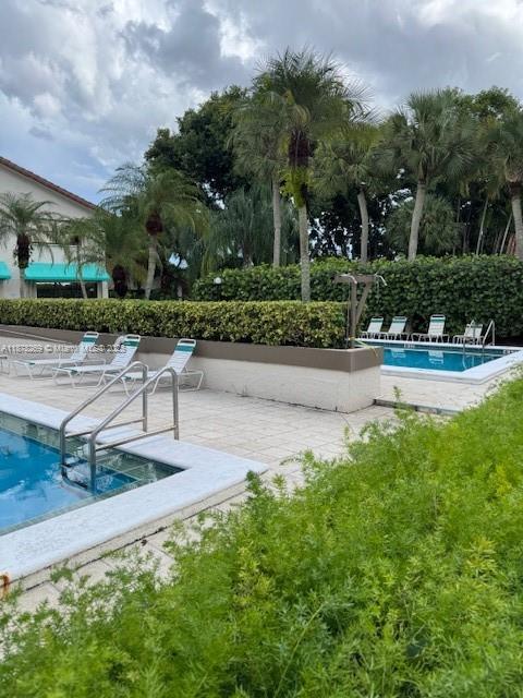 KINGS COURT WEST - Residential