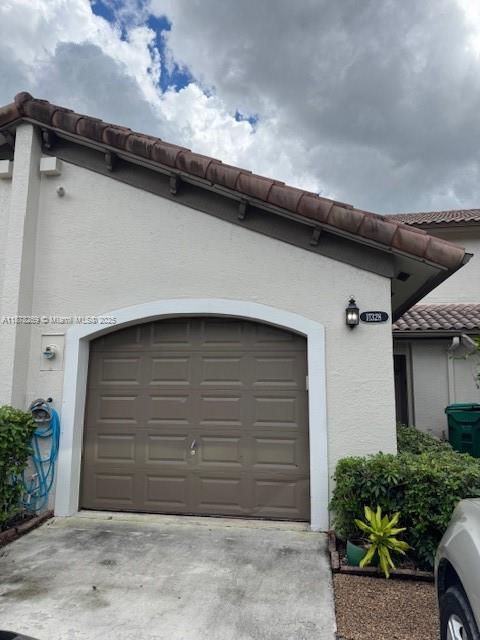 MUST SEE TO APPRECIATE, THIS GREAT BIG TOWNHOME IN THE BEAUTIFUL COMMUNITY OF KINGS COURT WITH GREAT SECURITY AT A REASONABL HOA FEE, ONE OF THE LARGEST MODELS
READY FOR THE RIGHT BUYER TO MAKE IT THEIR HOME