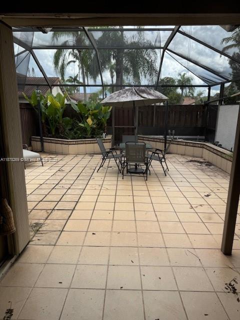 KINGS COURT WEST - Residential