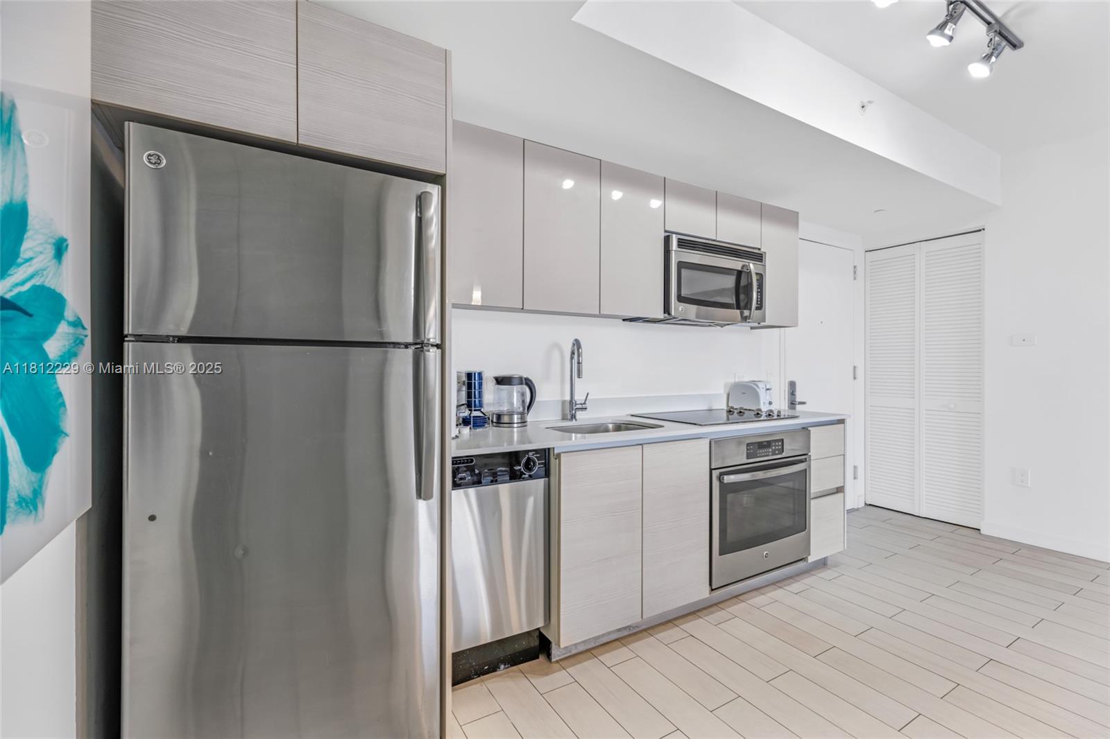 BEACHWALK CONDOMINIUM - Residential