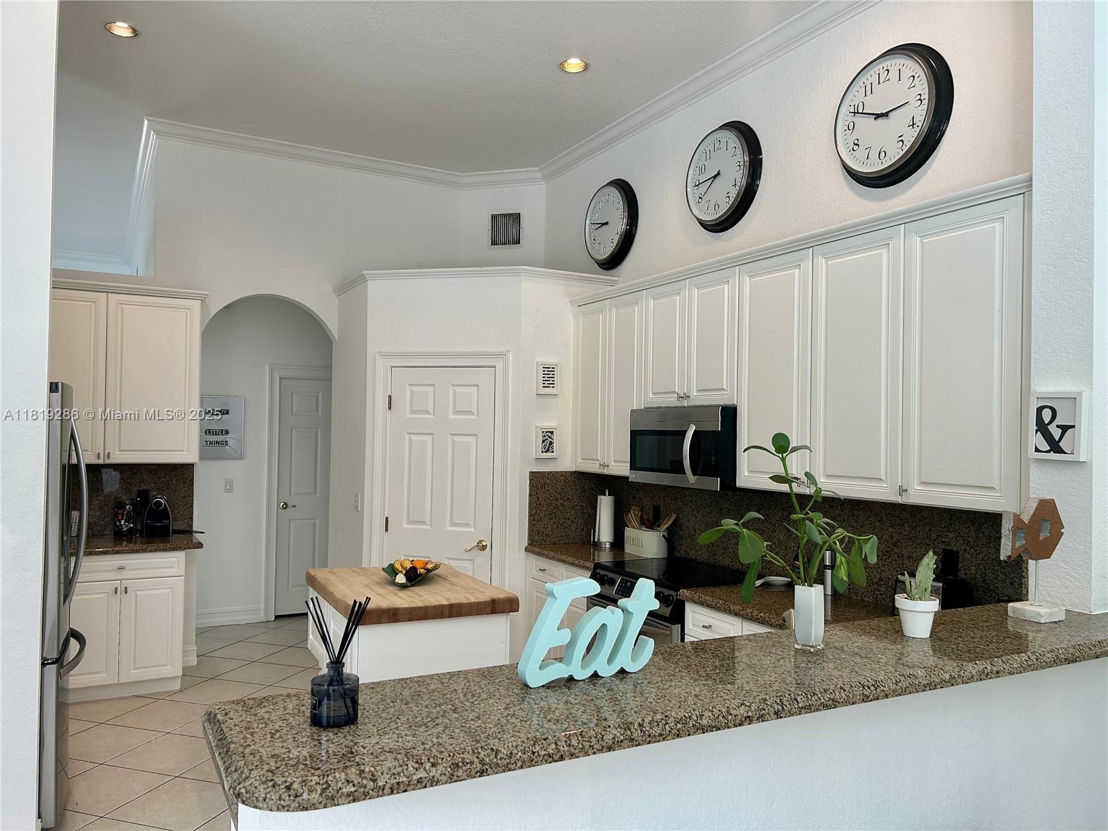 2492 Eagle Run Dr