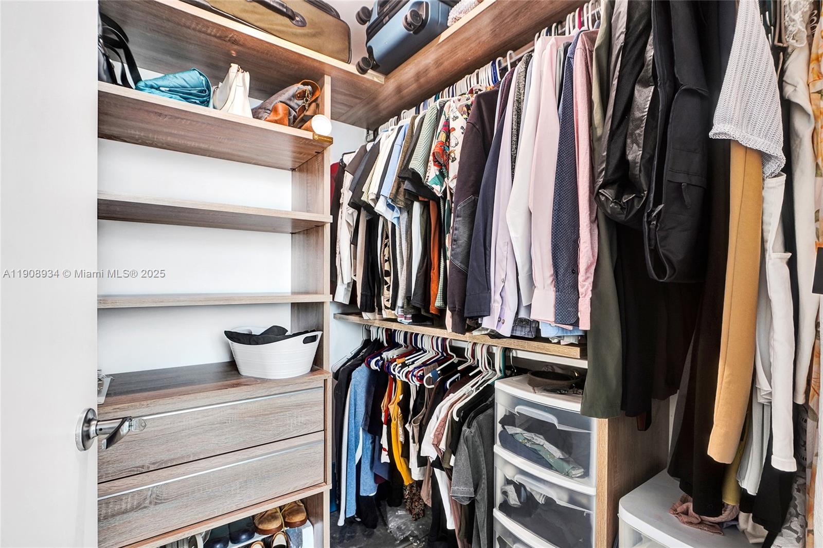 WIND CONDO - Residential Lease