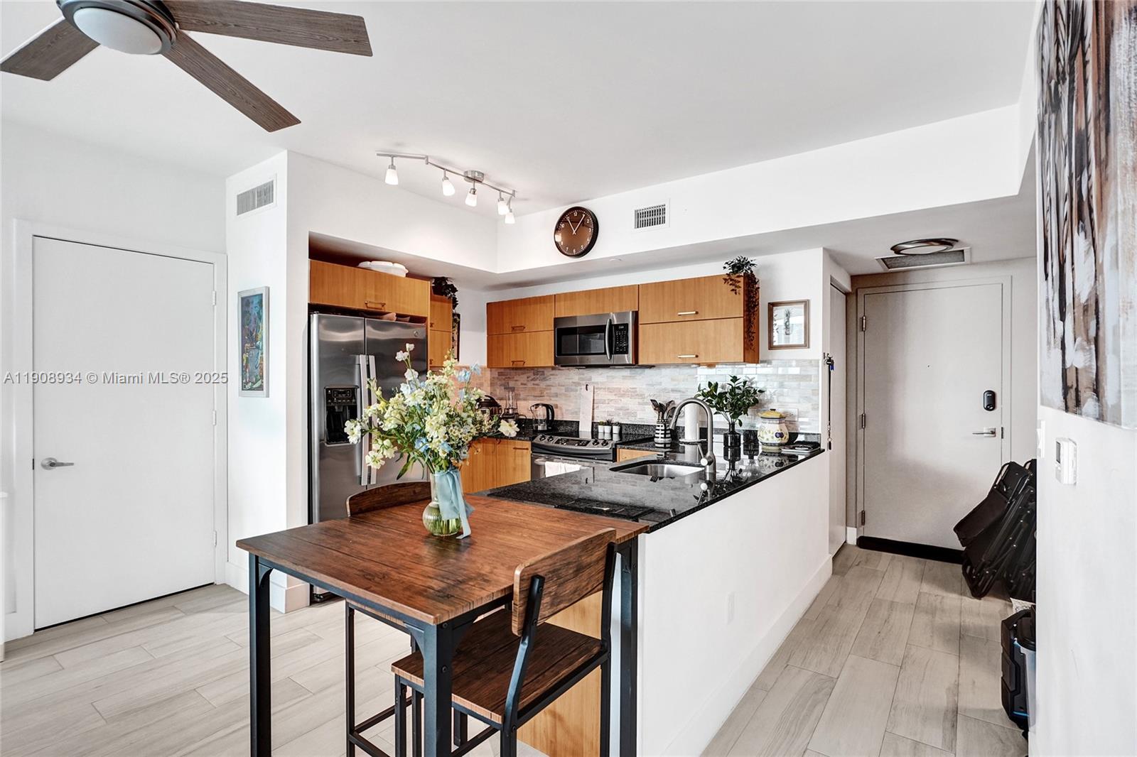 WIND CONDO - Residential Lease