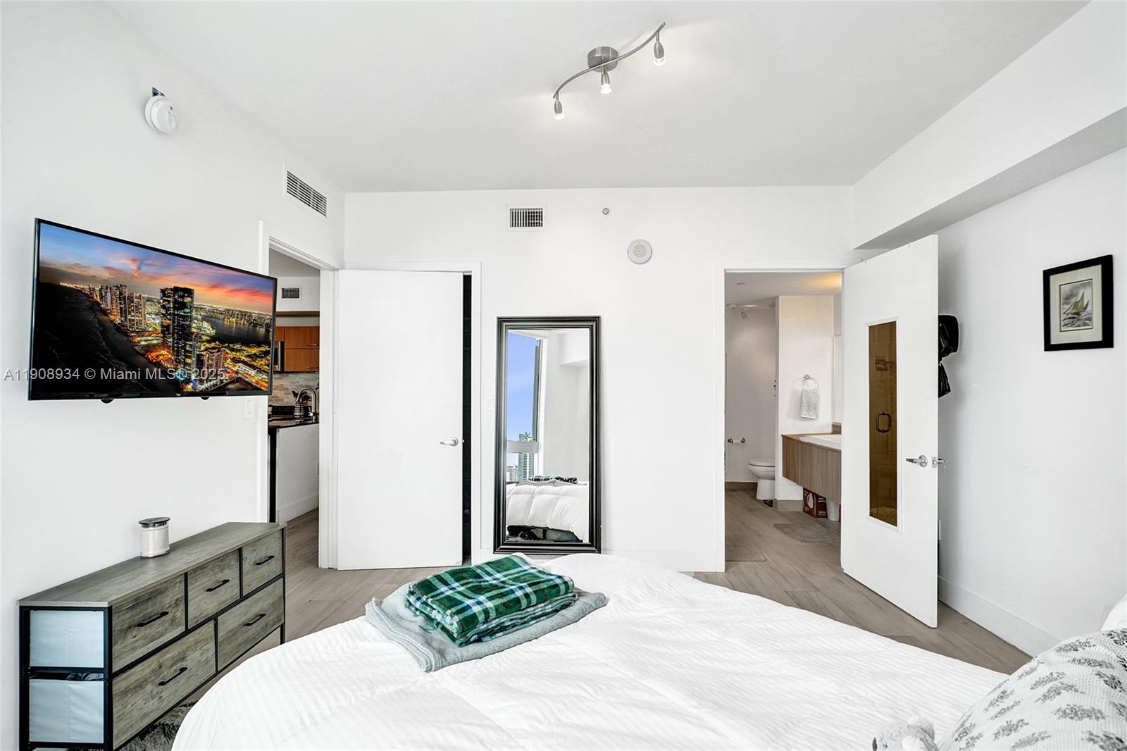 WIND CONDO - Residential Lease