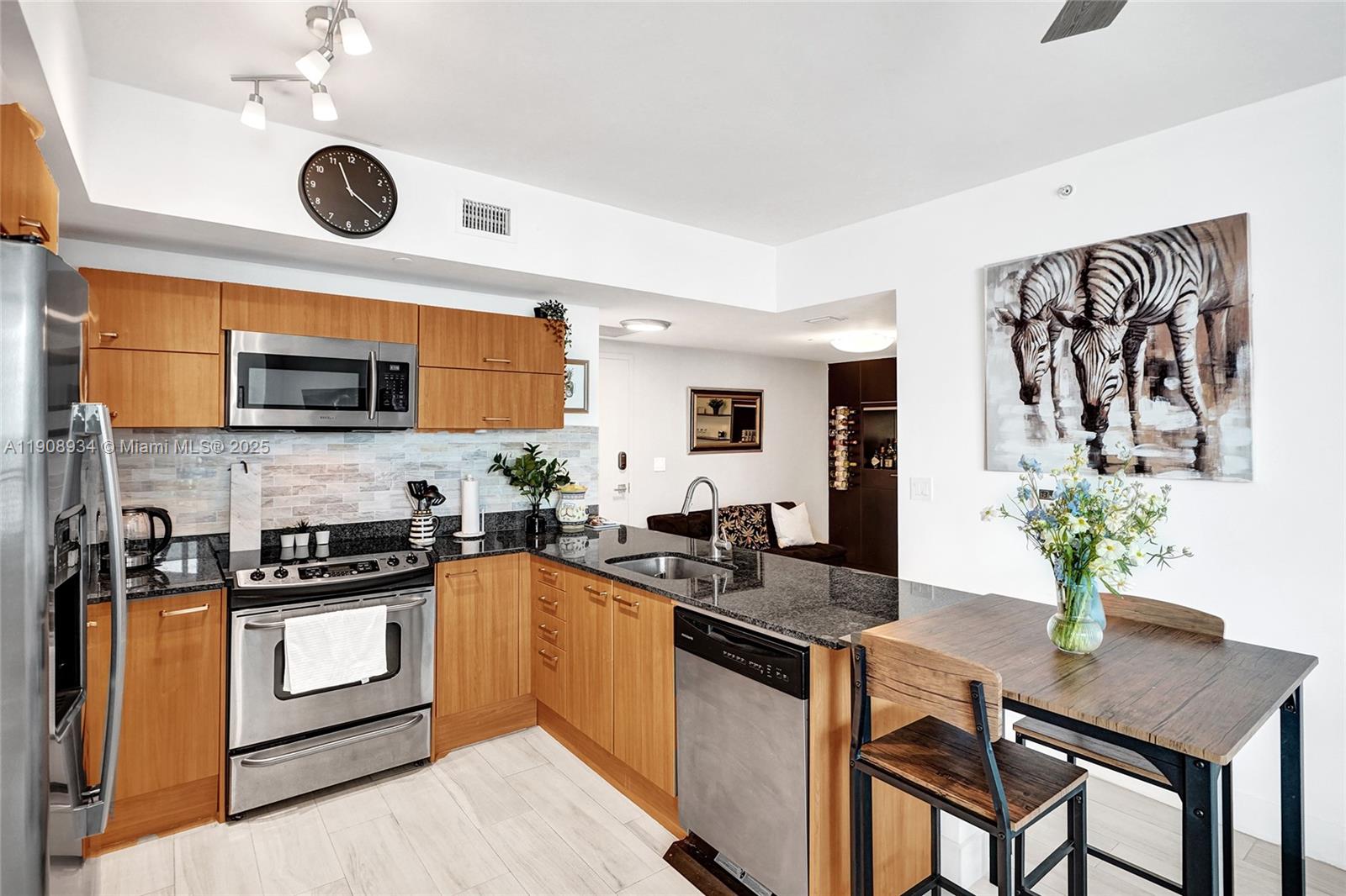 WIND CONDO - Residential Lease