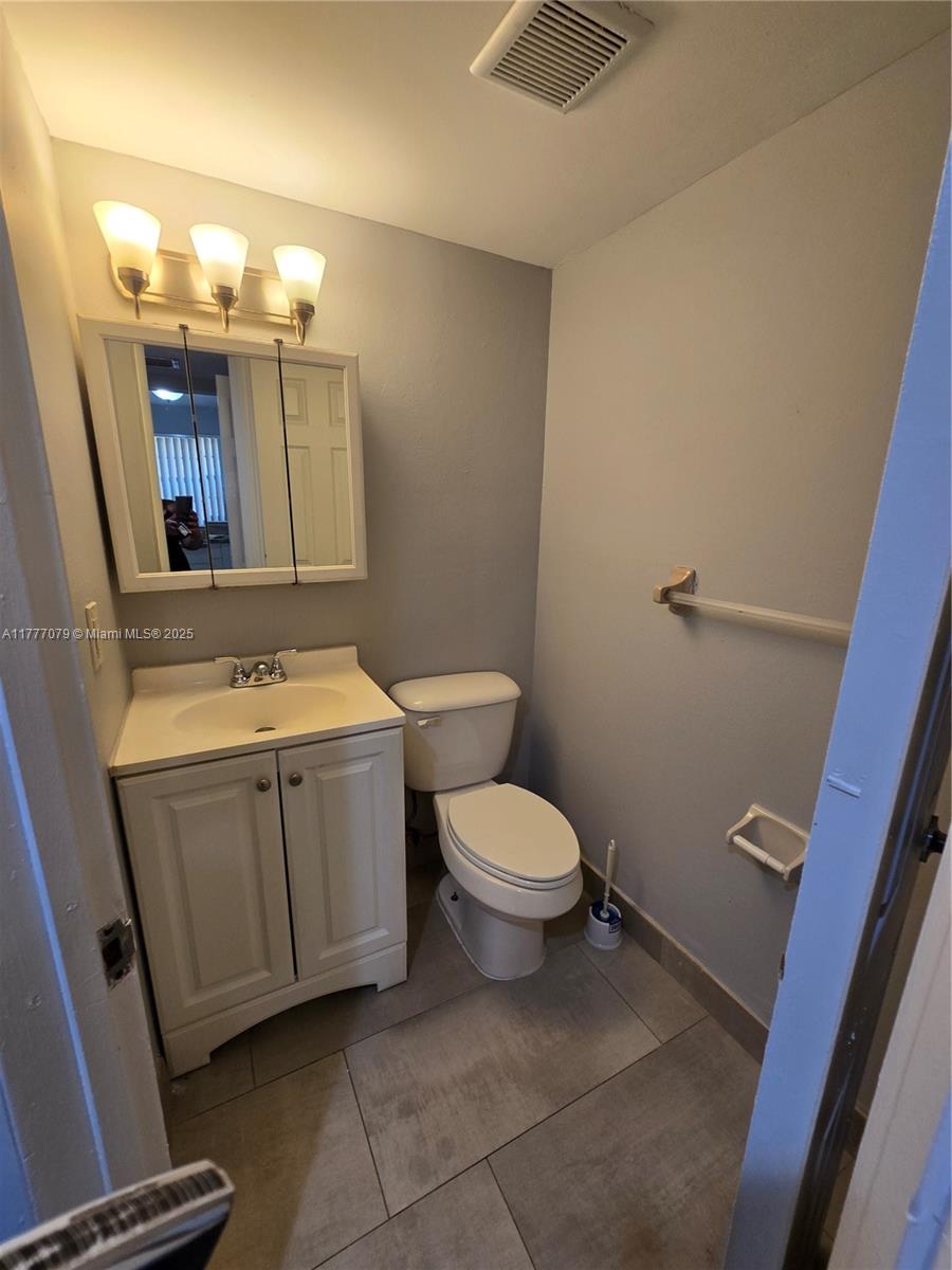 PINES OF CORAL SPRINGS CO - Residential Lease