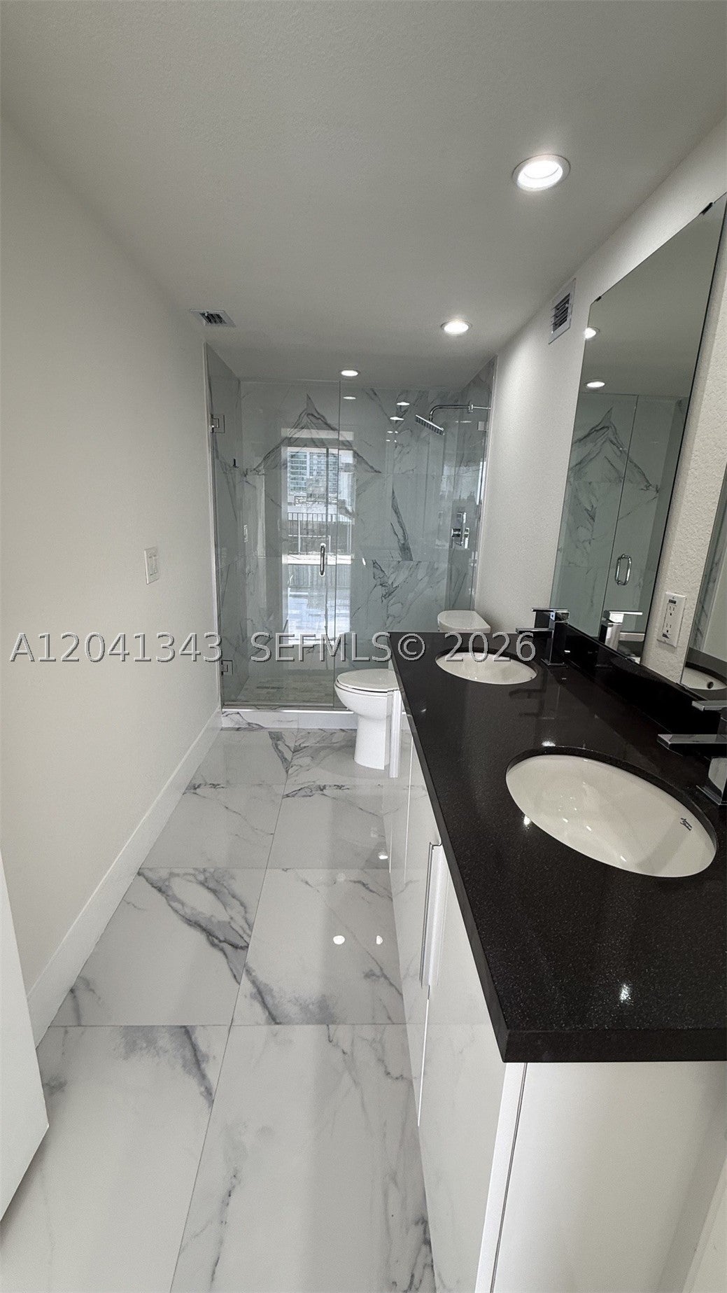 1901 Brickell Ave B2003
