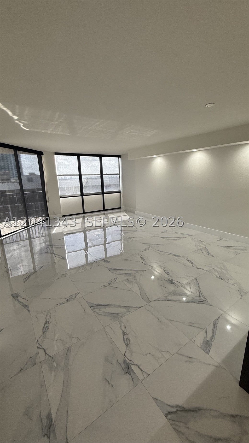 1901 Brickell Ave B2003