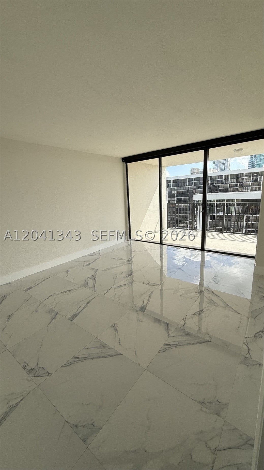 1901 Brickell Ave B2003