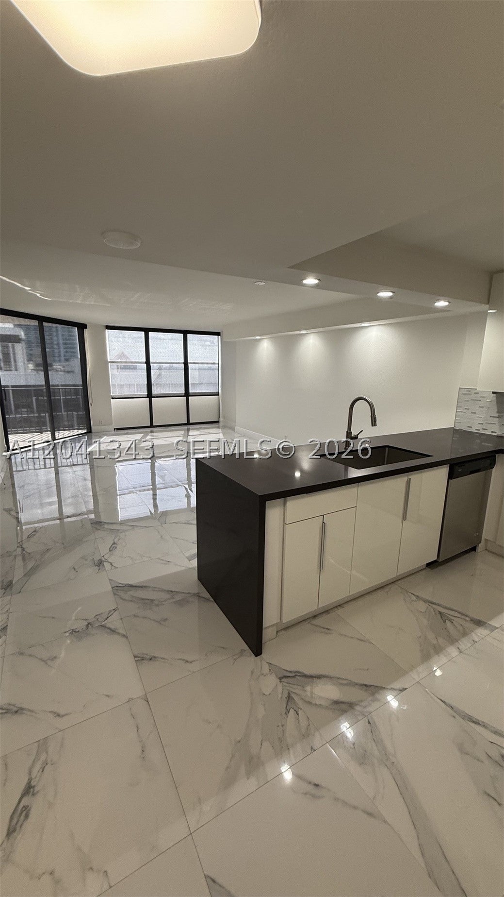 1901 Brickell Ave B2003