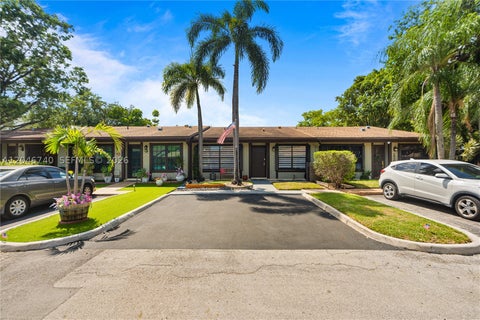 Photo of 10311 Laurel Ct, Pembroke Pines, FL 33026 (MLS # A12046740)