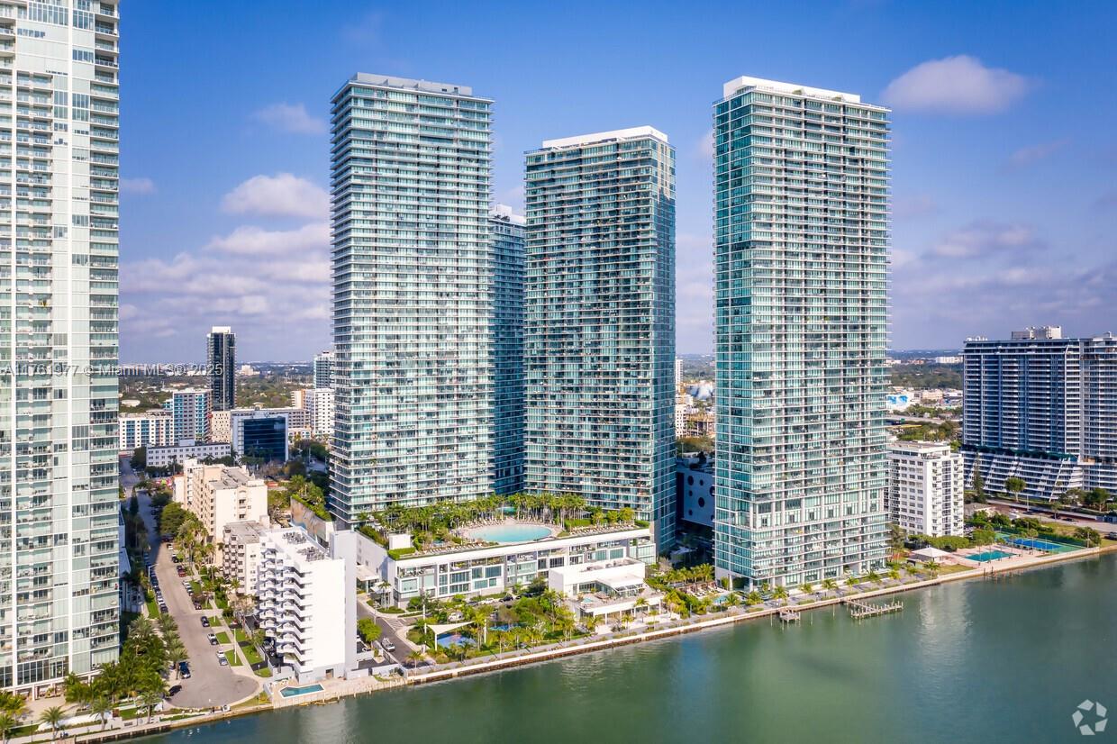 Property for Sale at 650 Ne 32nd St 1504, Miami, Broward County, Florida - Bedrooms: 2 
Bathrooms: 3  - $940,000