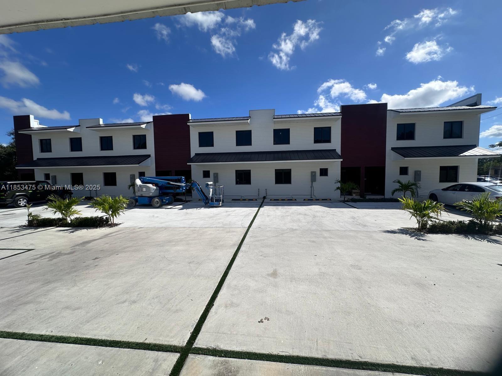 936 NW 10 STREET 3