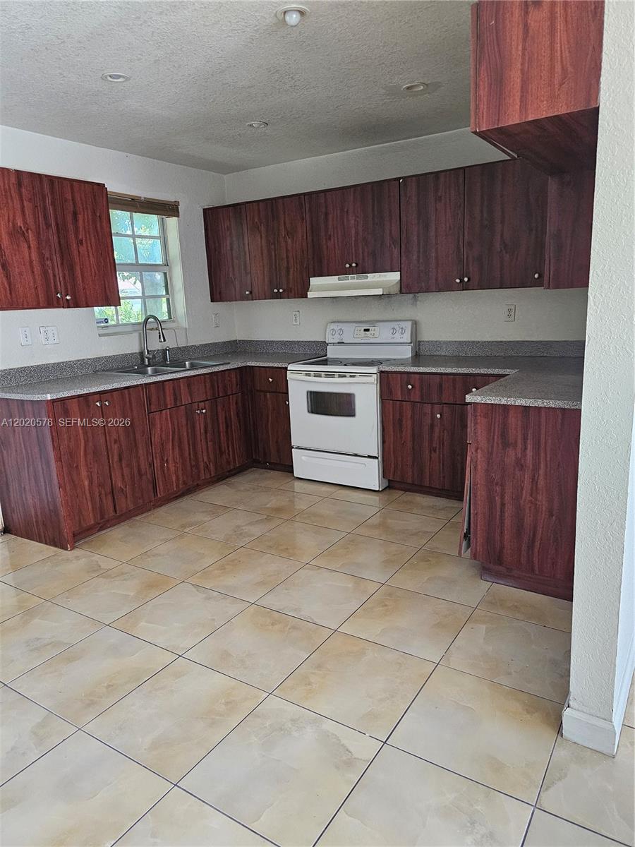 15700 NW 37th Pl