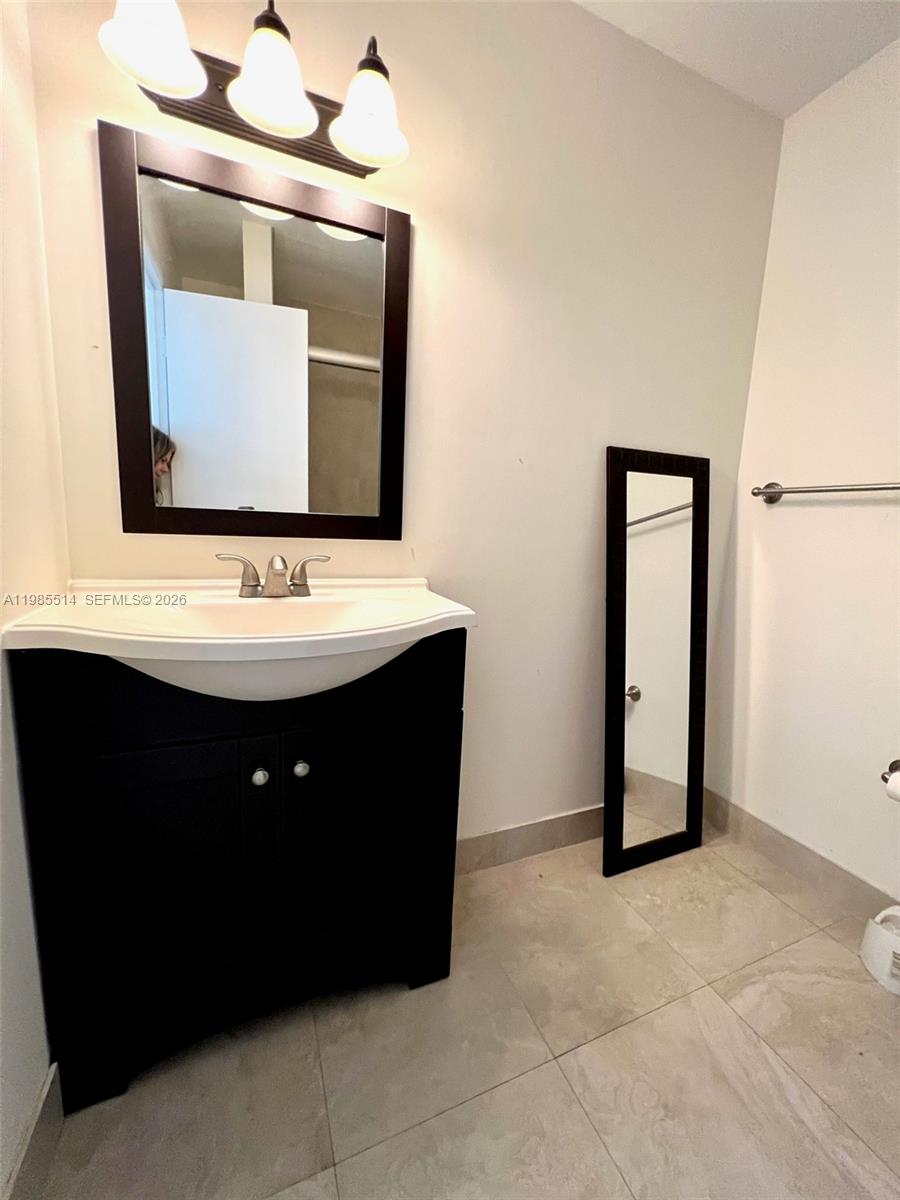 LAGUNA TROPICAL CONDO - Residential Lease