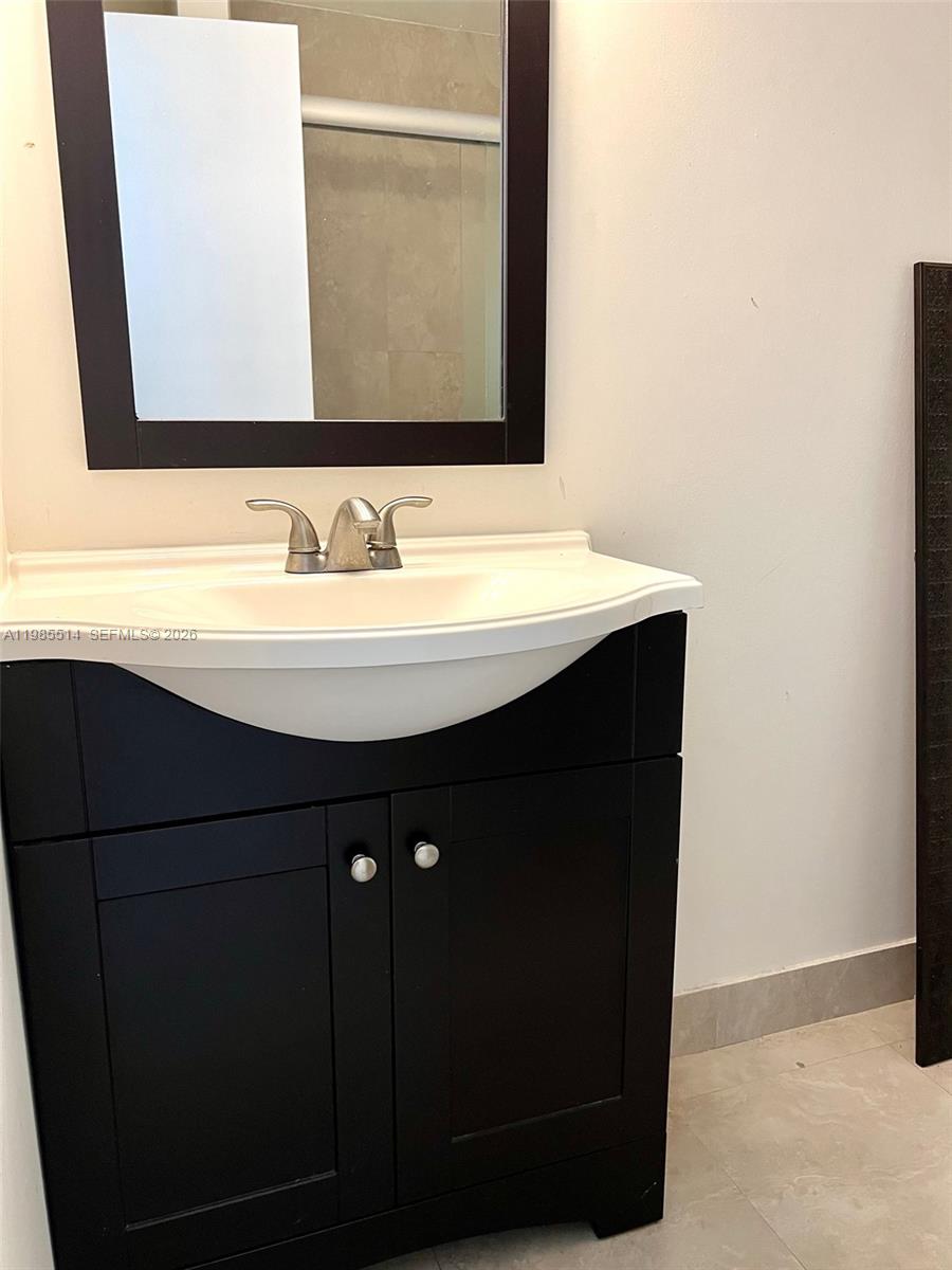 LAGUNA TROPICAL CONDO - Residential Lease