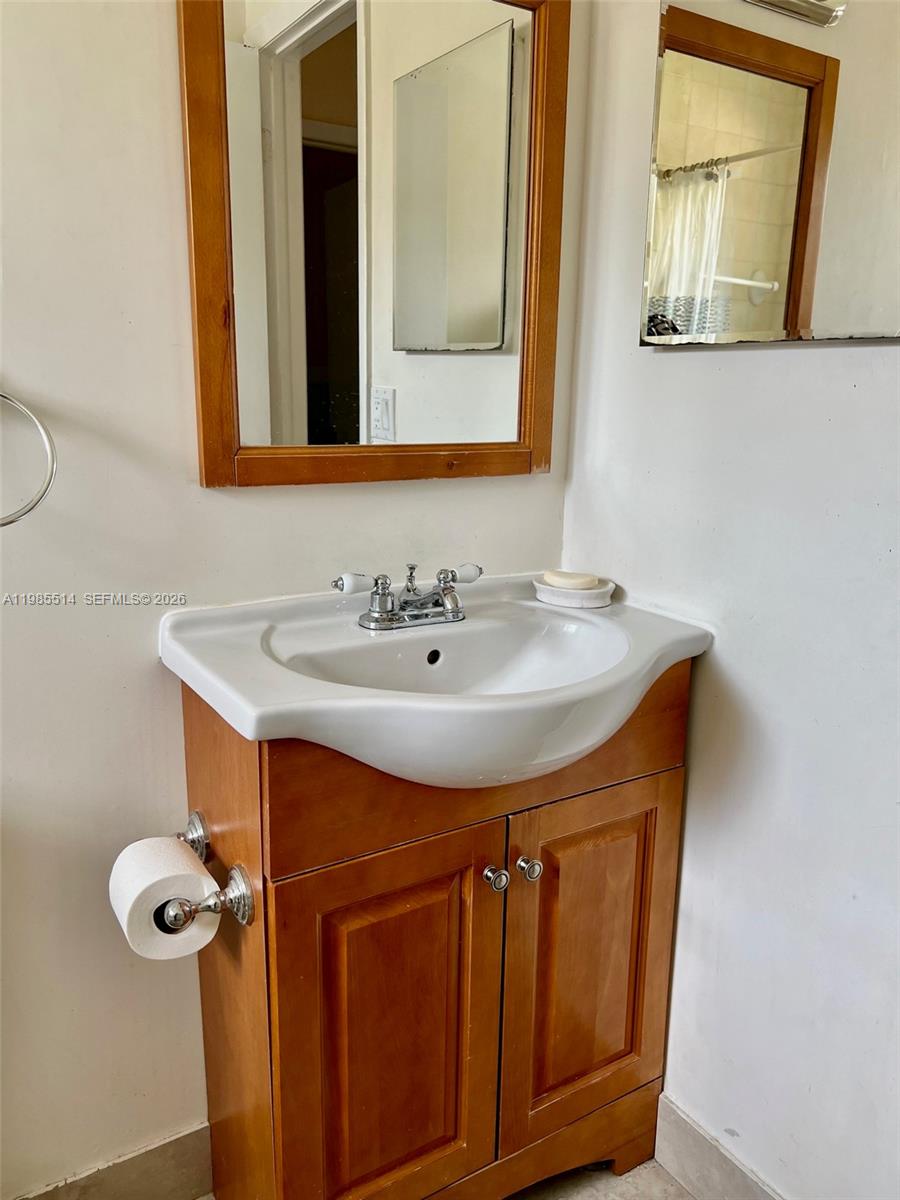 LAGUNA TROPICAL CONDO - Residential Lease