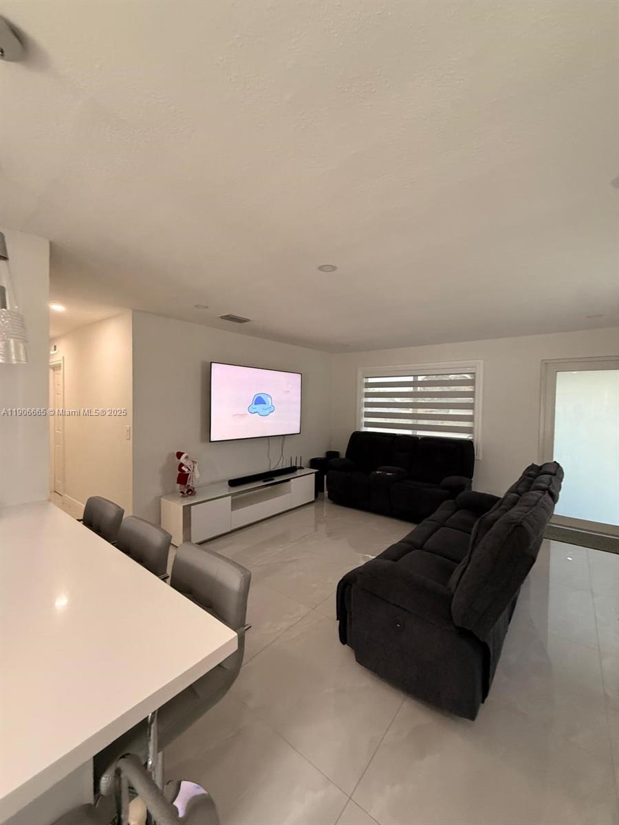 LEE BELL HOMES - Residential Lease