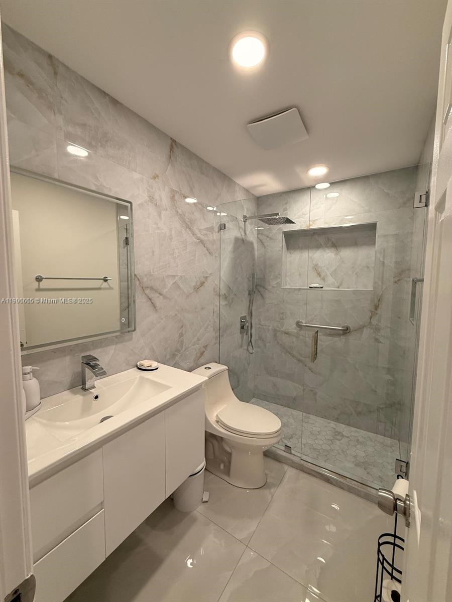 LEE BELL HOMES - Residential Lease