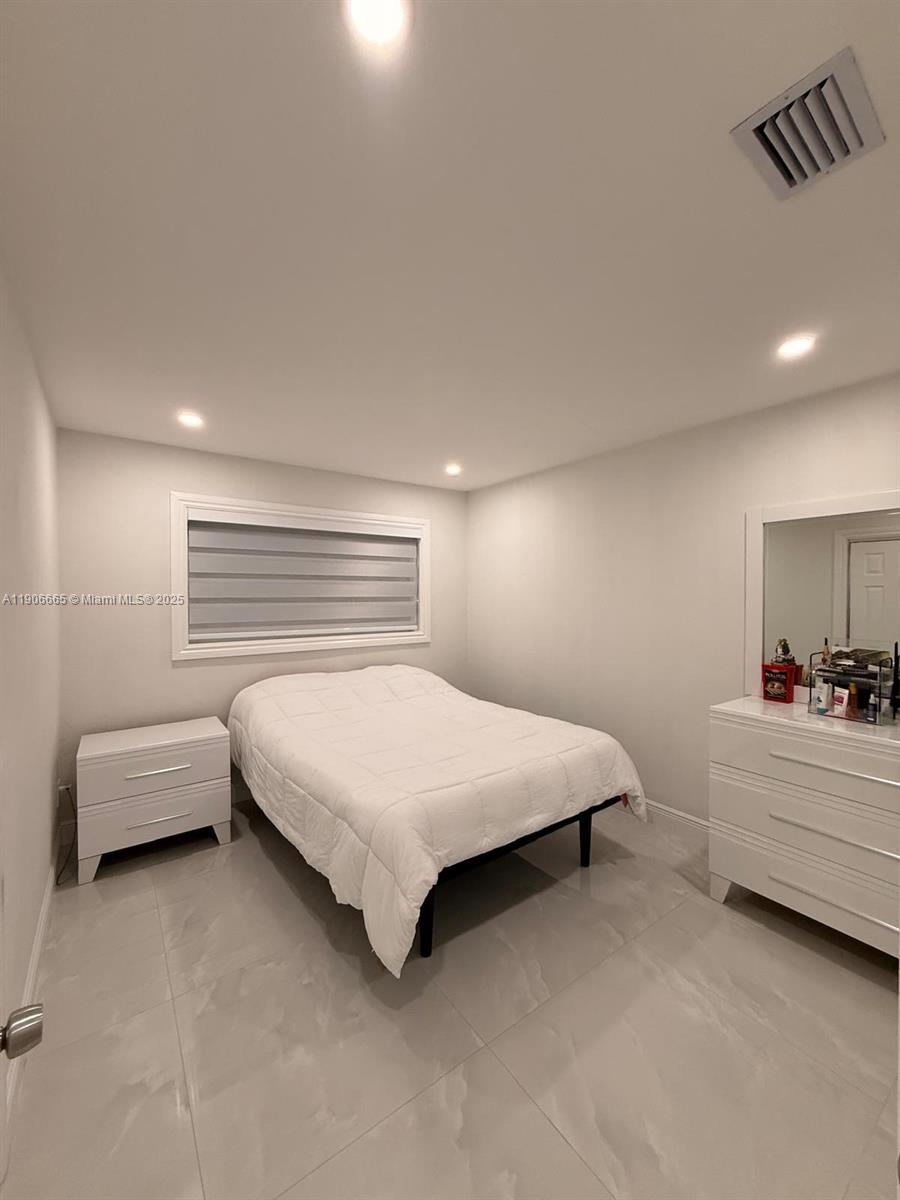 LEE BELL HOMES - Residential Lease