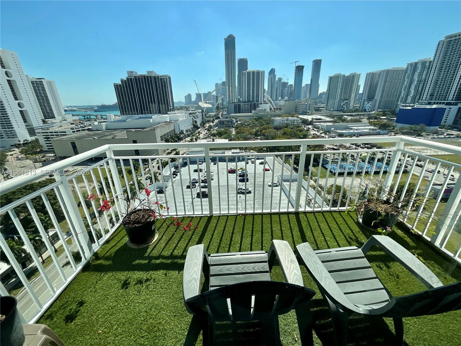 1800 BISCAYNE PLAZA CONDO - Residential