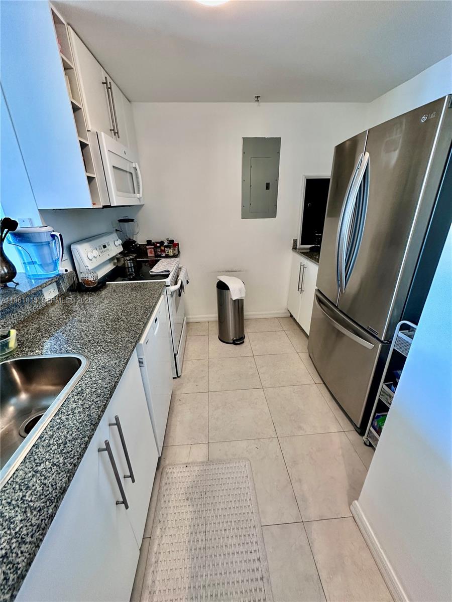 1800 BISCAYNE PLAZA CONDO - Residential