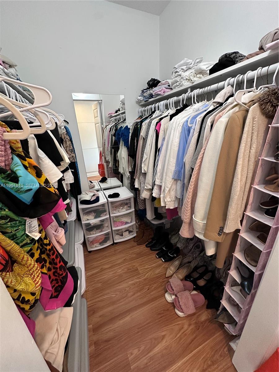 1800 BISCAYNE PLAZA CONDO - Residential