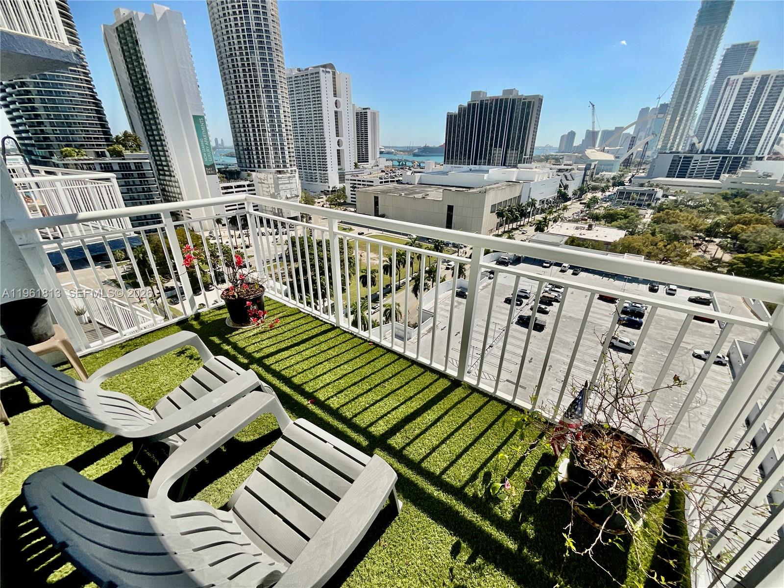1800 BISCAYNE PLAZA CONDO - Residential
