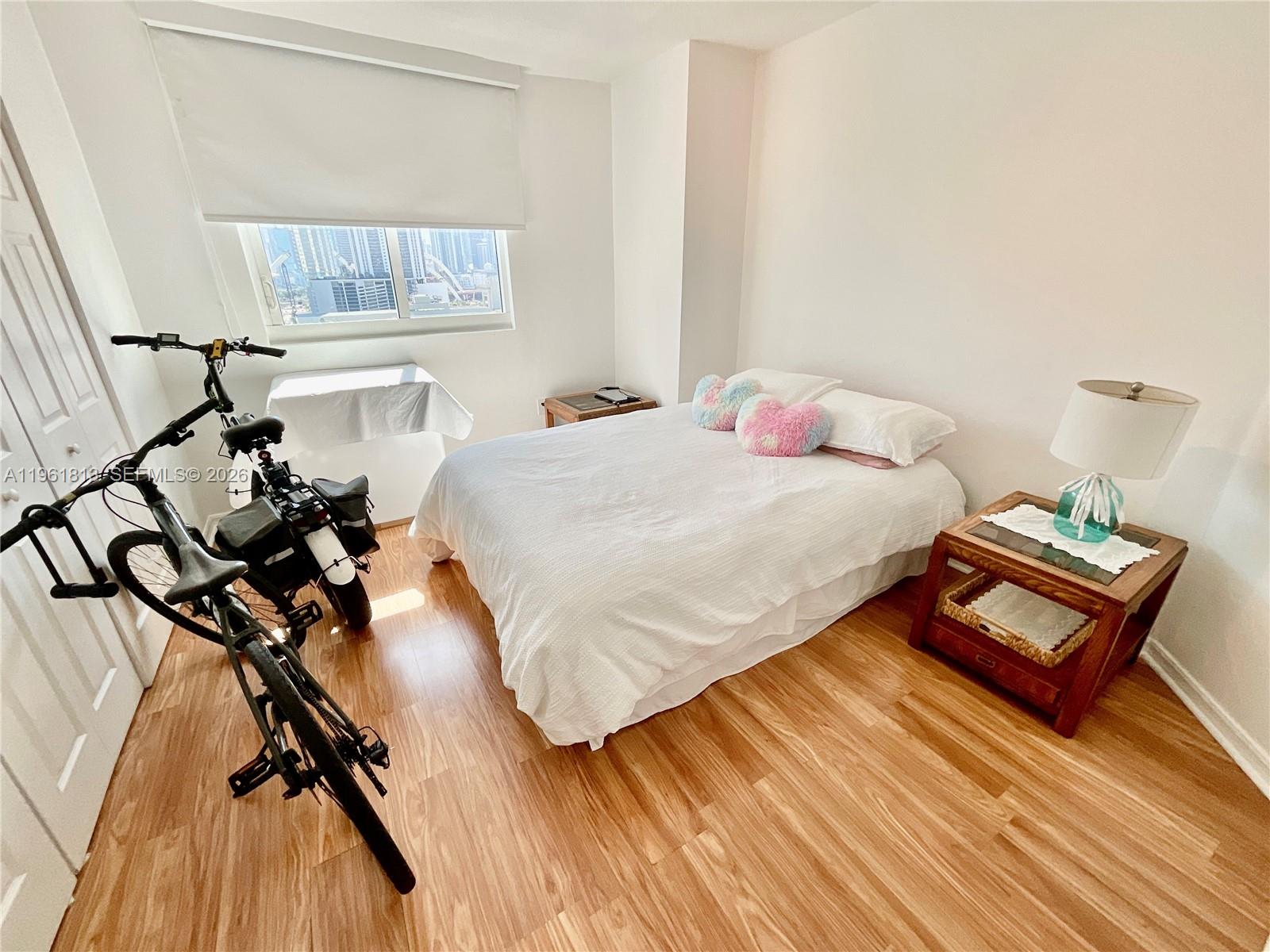 1800 BISCAYNE PLAZA CONDO - Residential